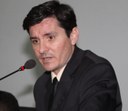 Academia, bancos e iluminação em praça são cobrados por Roger