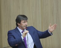 Ademir Debortoli cobra informações sobre faixas elevadas e propõe melhorias 