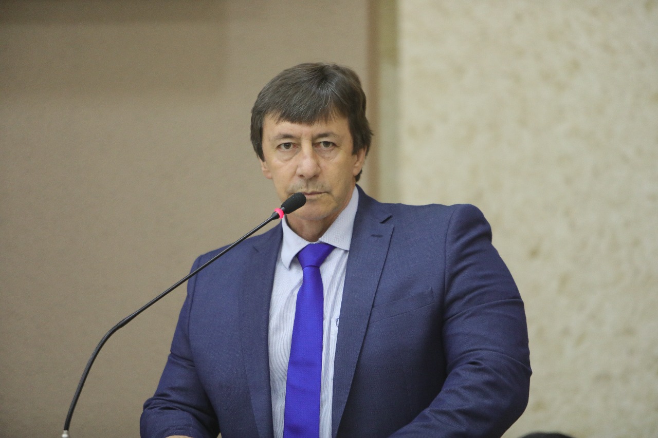 Ademir Debortoli  pede alterações em semáforo e segurança viária em zona rural