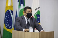 Adenilson homenageia jornalista com Título de Cidadã Sinopense 