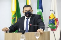 Adenilson pede implantação de projeto para atender moradores de rua 