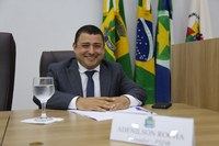 Adenilson pede revitalização da área institucional do Jardim Primaveras