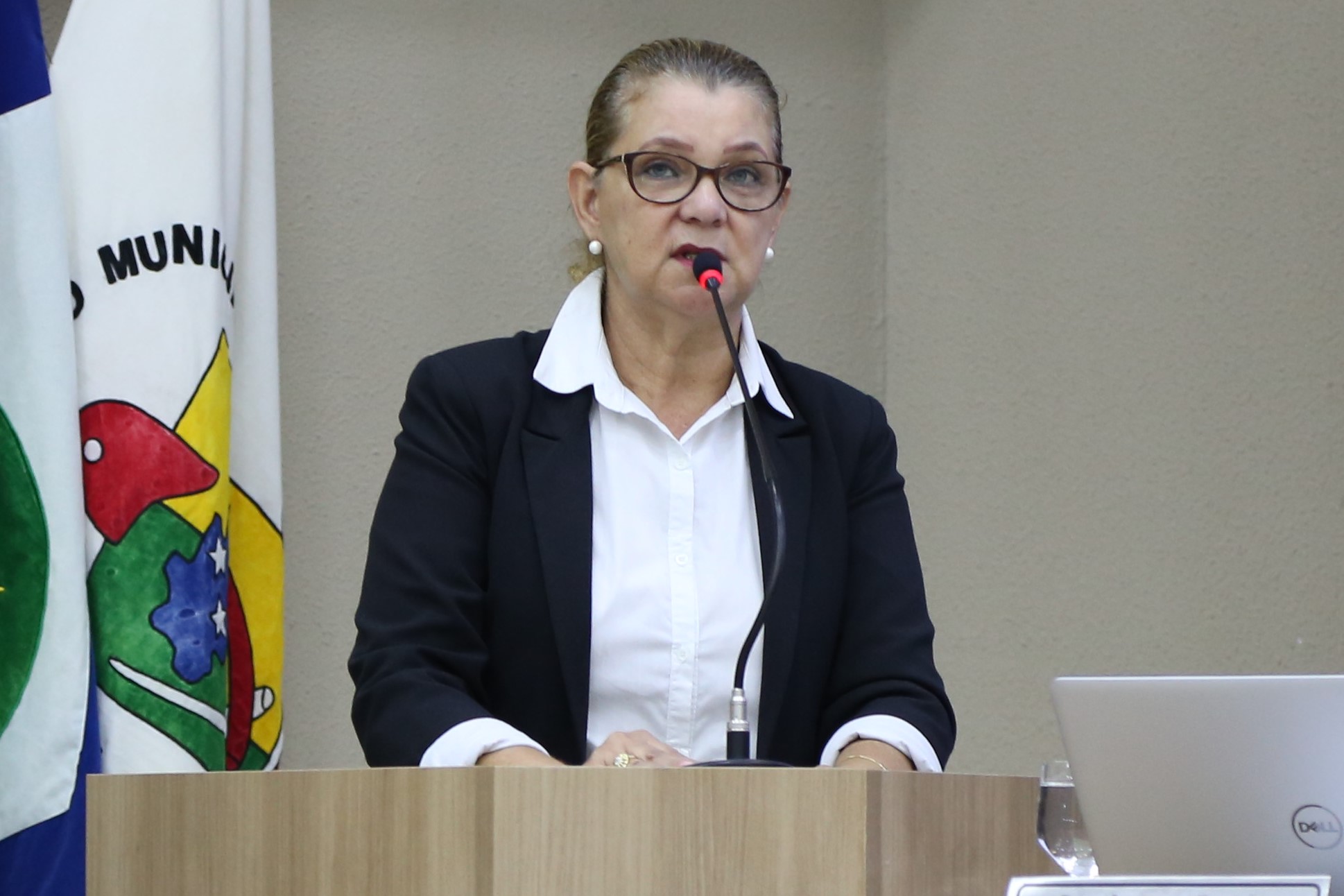 Branca requer limpeza de área institucional