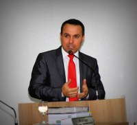 Brandão solicita ao executivo a instalação de semáforo e pista de caminhada 