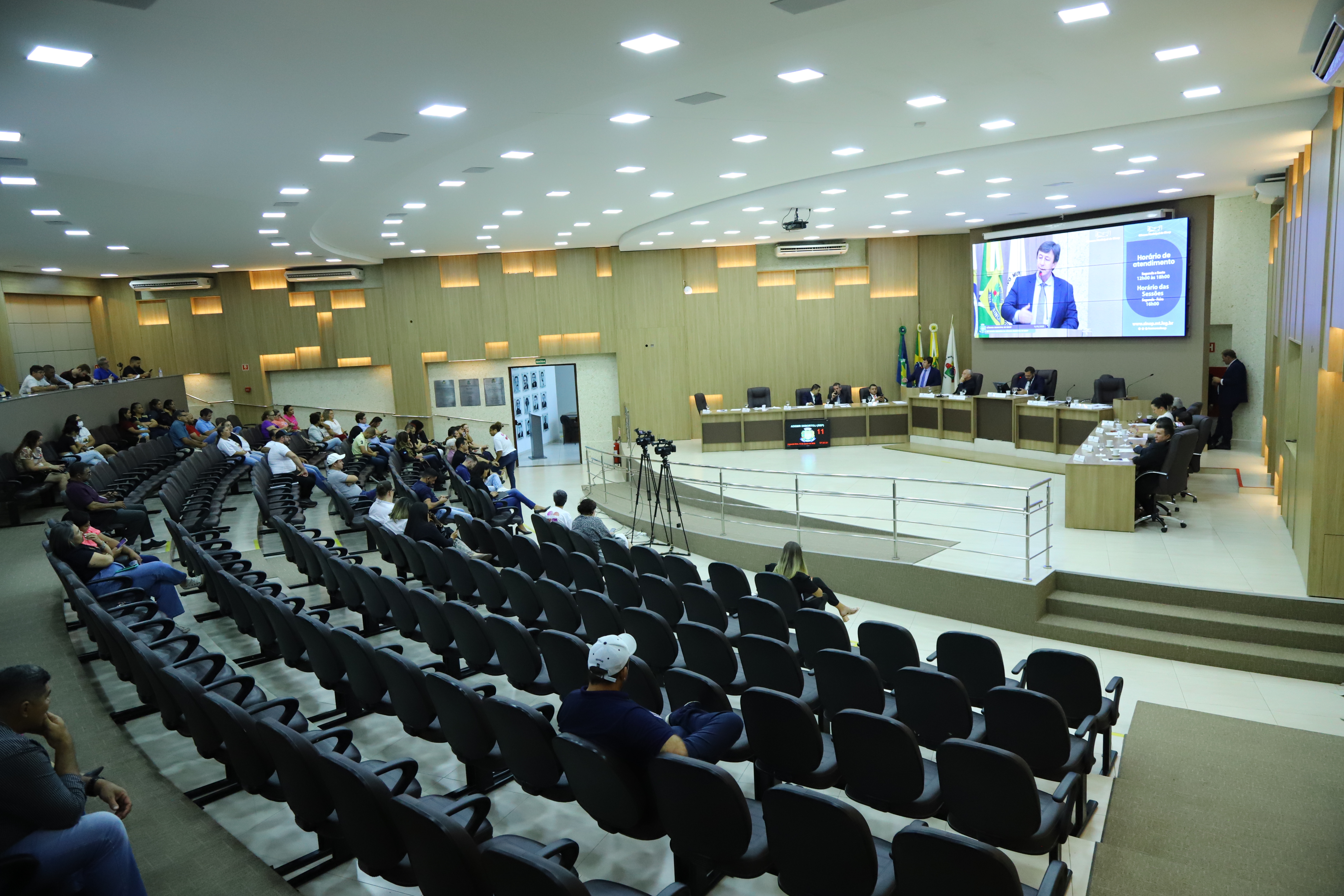 Câmara aprova “botão do pânico” para mulheres vítimas de violência