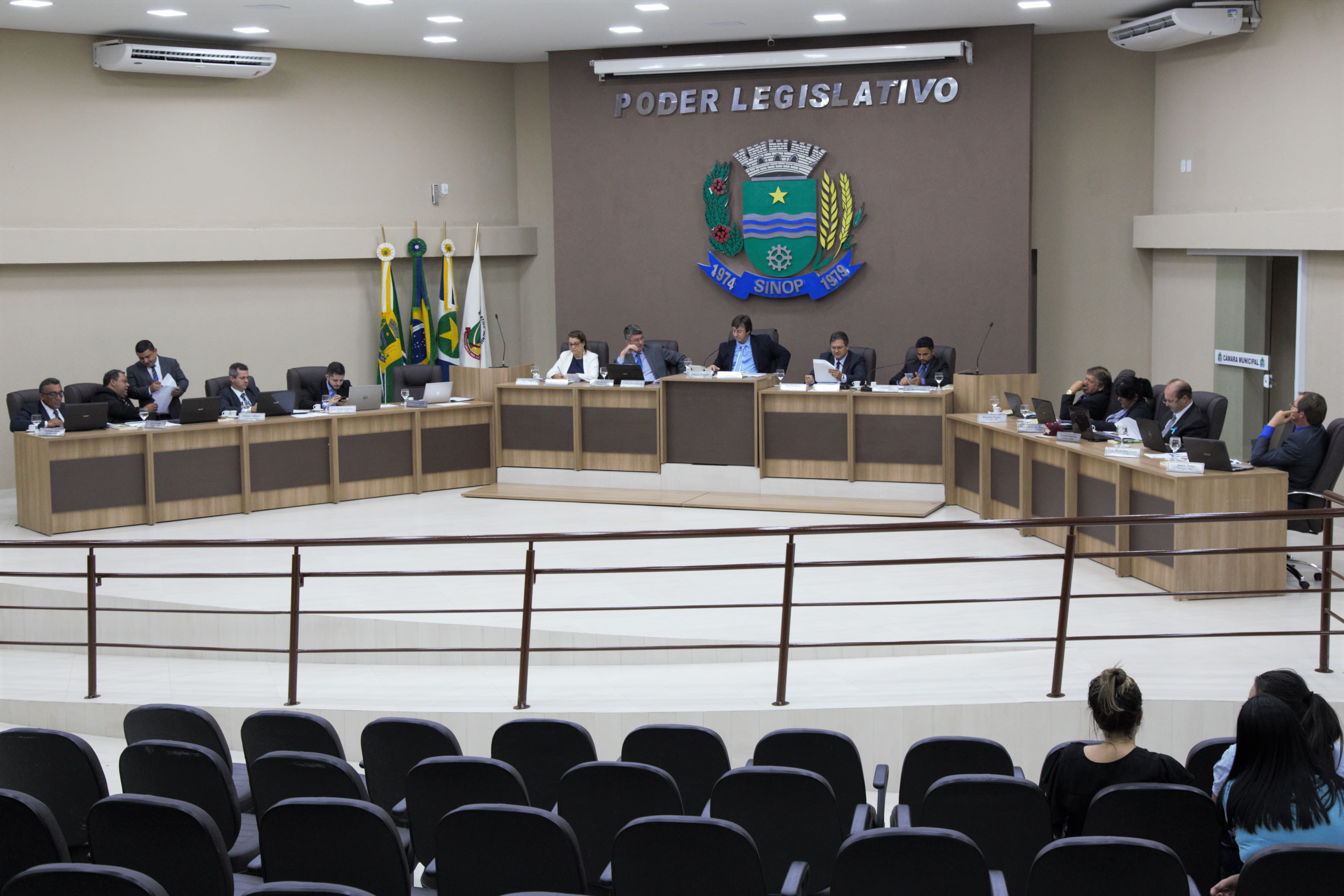 Câmara aprova contas de 2016 da prefeitura e LOA passa em segunda votação