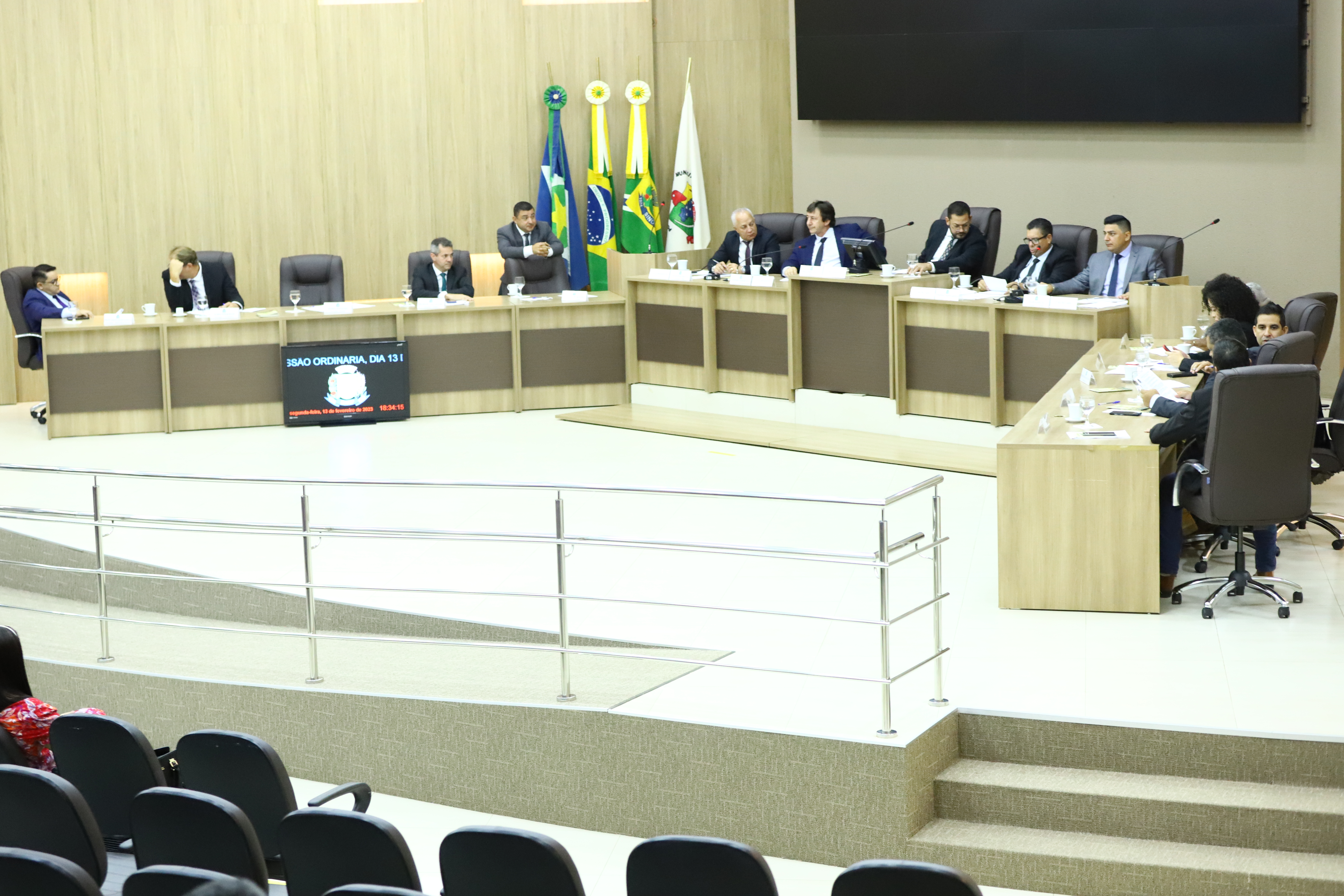 Câmara aprova dois projetos do executivo municipal em terceira sessão