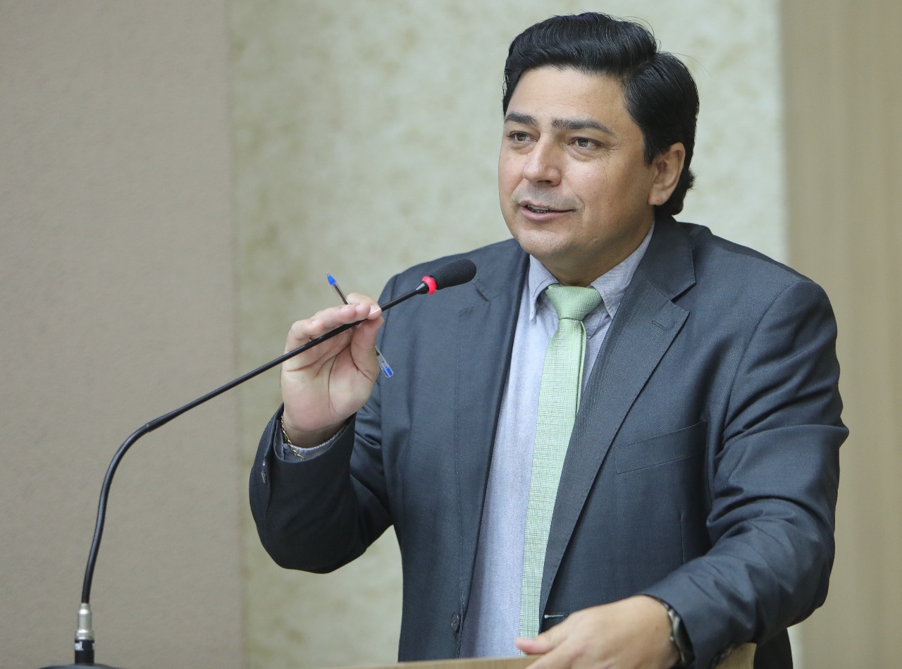 Câmara aprova projeto de Célio Garcia que cria Programa Municipal de Podologia