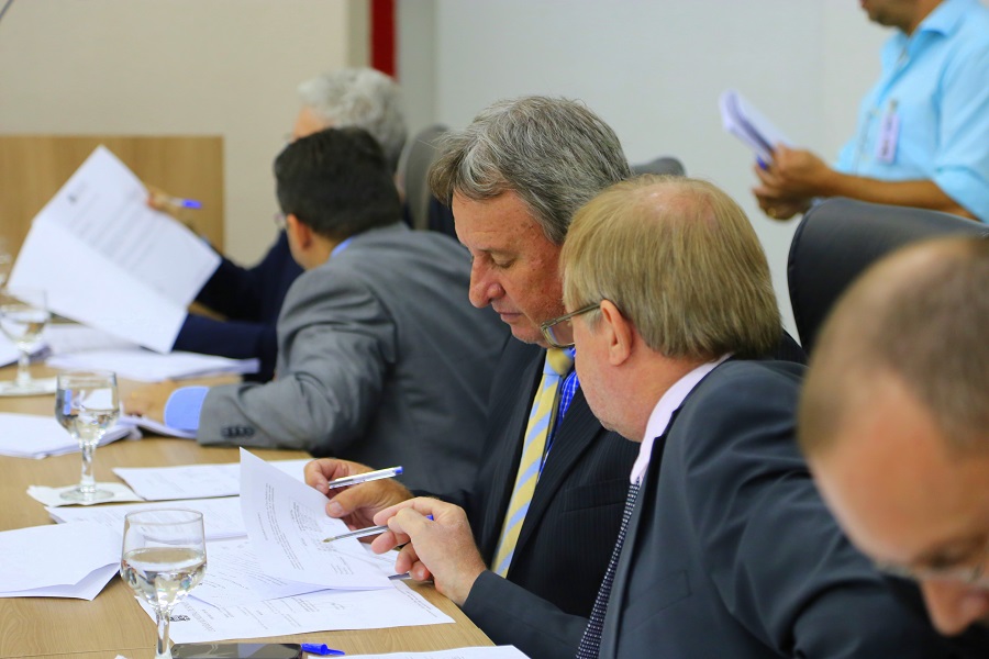 Câmara aprova subsídios no salário do prefeito, vice, secretários e vereadores para 2017