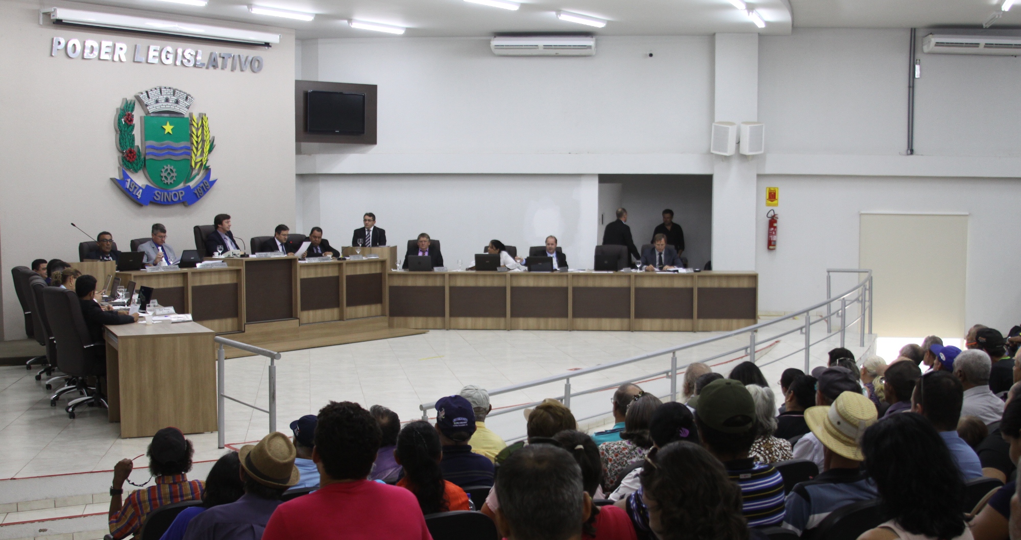 Câmara homenageia Comandante da Polícia Militar e empresária