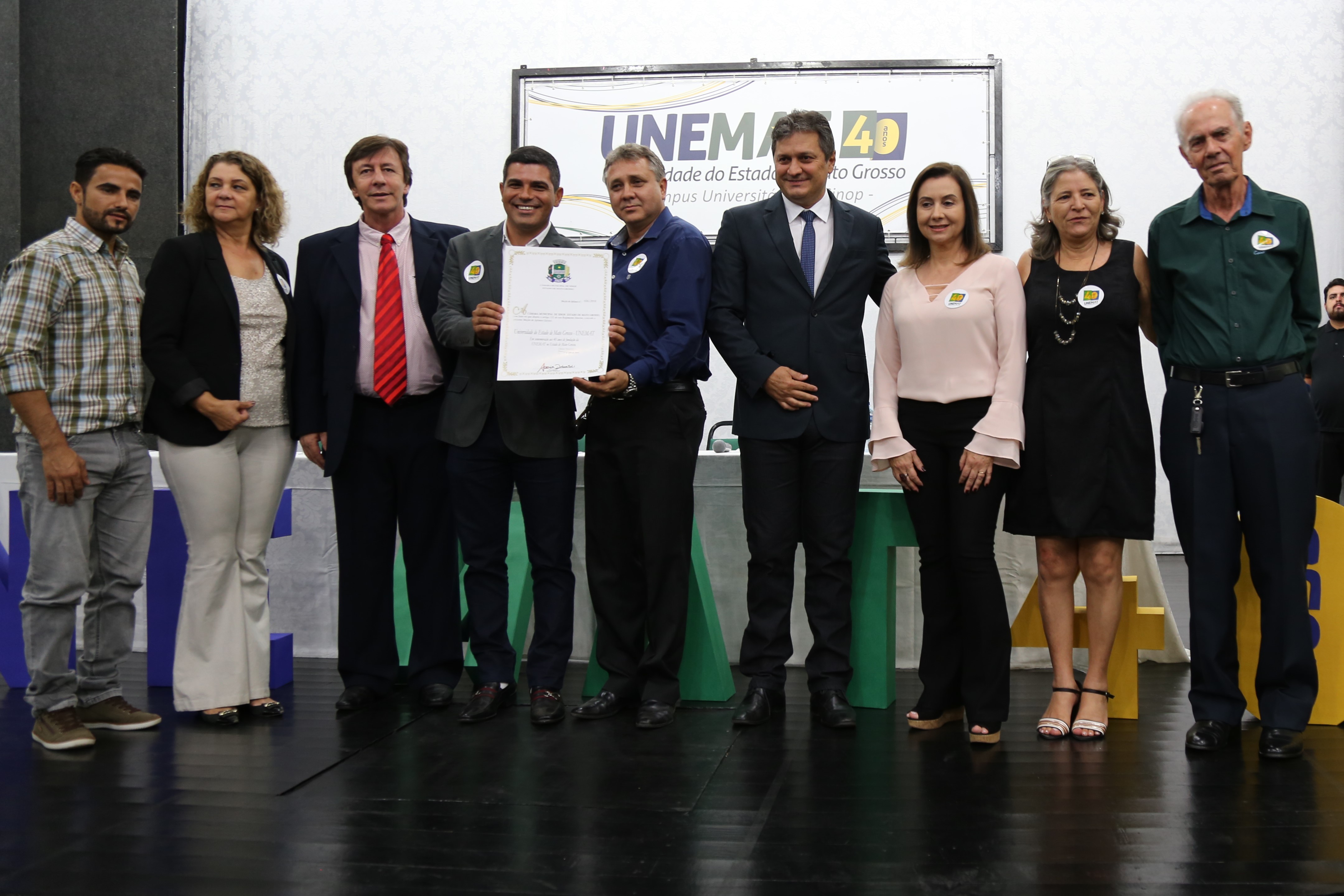 Câmara faz sessão solene e entrega Moção de Aplauso pelos 40 anos da Unemat