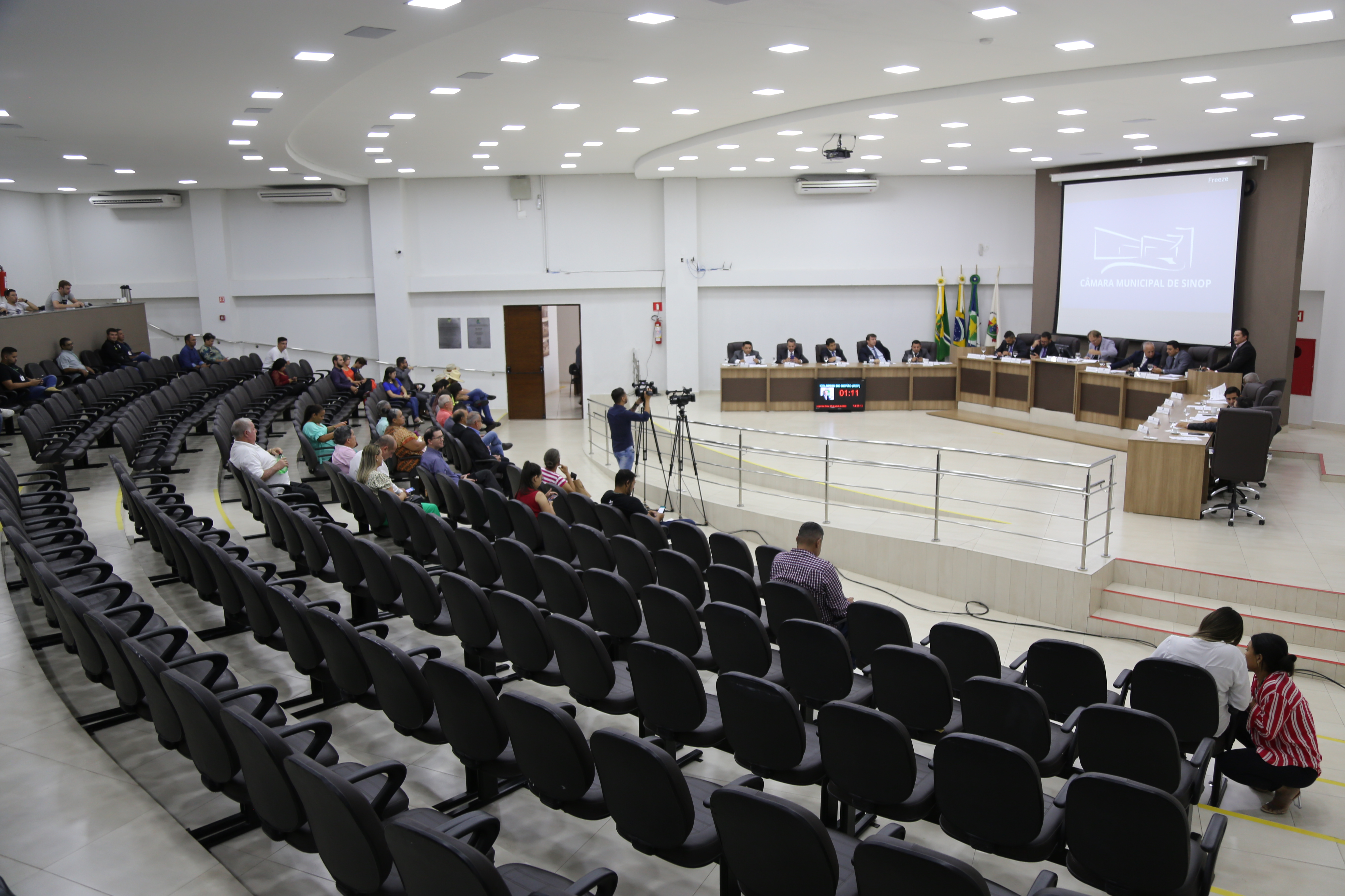 Câmara recebe parecer de contas do TCMT de ex-prefeita