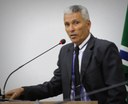 Carlão solicita instalação de redutor de velocidade e limpeza de avenida Carlão solicita instalação de redutor de velocidade e limpeza de avenida