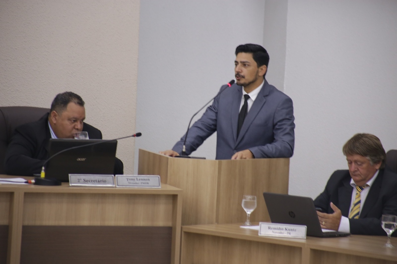 Célio Garcia homenageia radialistas que cobrem o Sinop FC