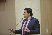 Célio Garcia indica bancos, lixeiras e abrigo de ônibus para melhorar espaços públicos