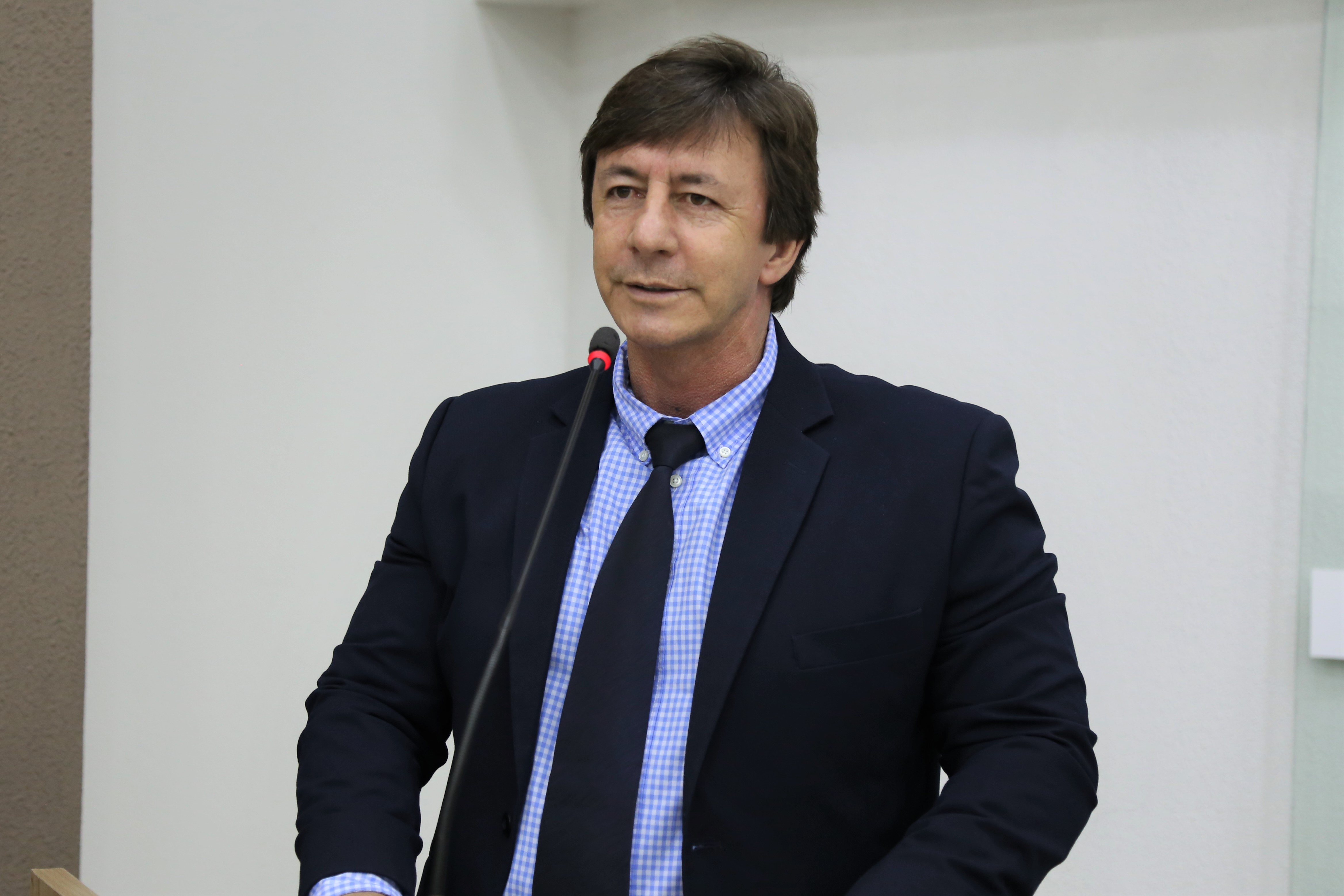 Debortoli requer informações de contrato para obras de drenagem e asfaltamento