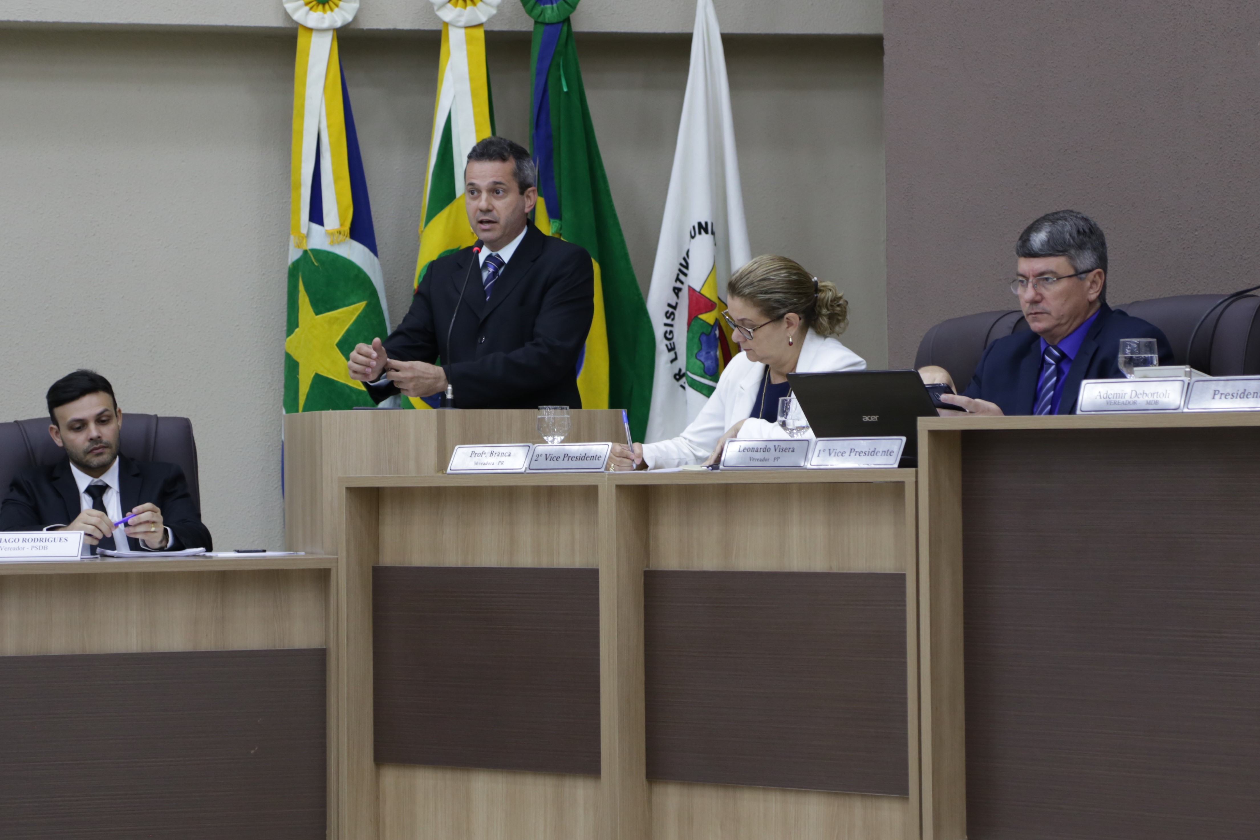 Dilmair cobra iluminação pública para o Jardim Primavera
