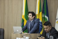 Dr. Marcos Vinicius homenageia magistradas e propõe energia solar na rodoviária