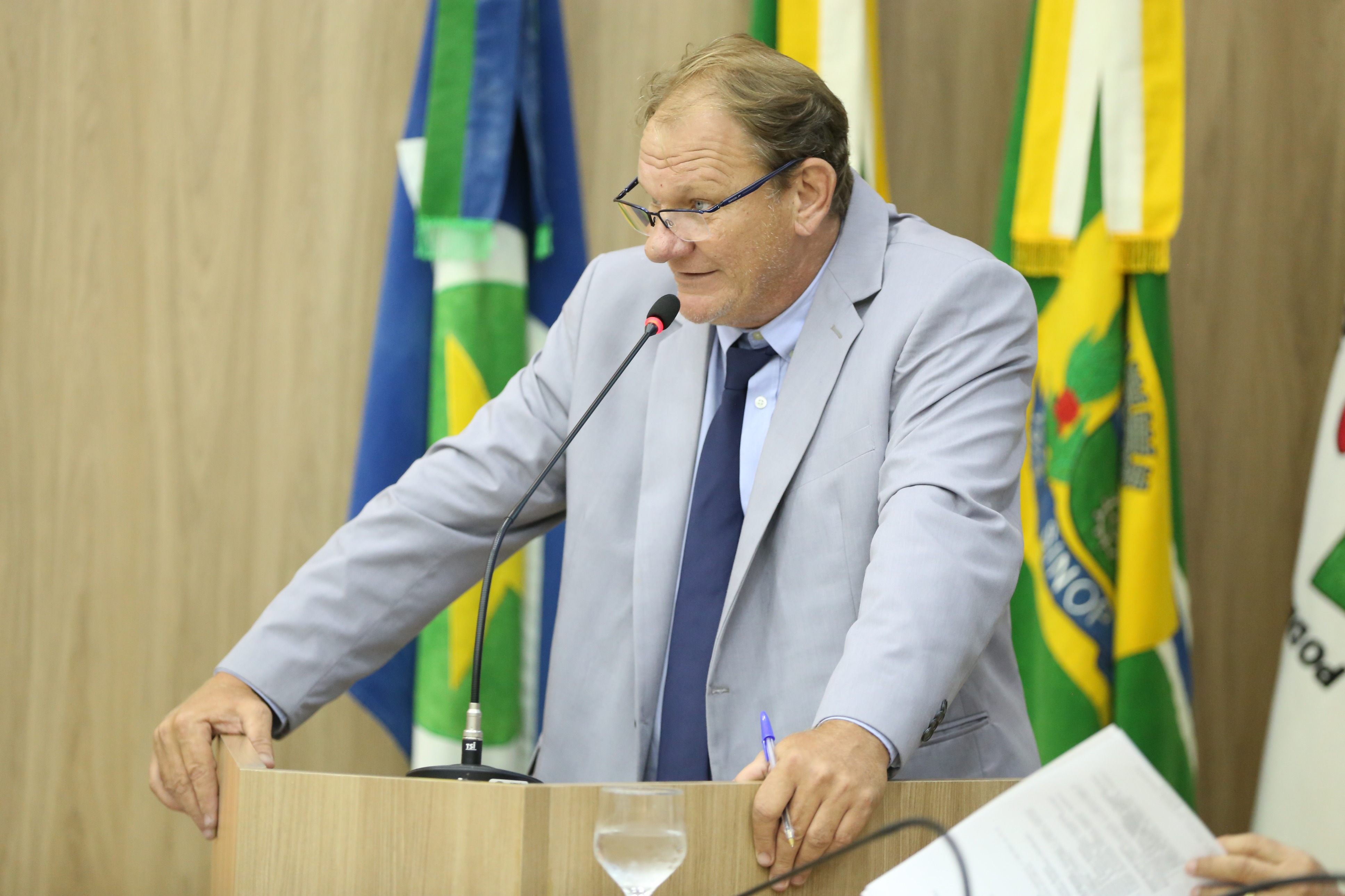 Elbio cobra contratação de oftalmologista para rede pública de Sinop