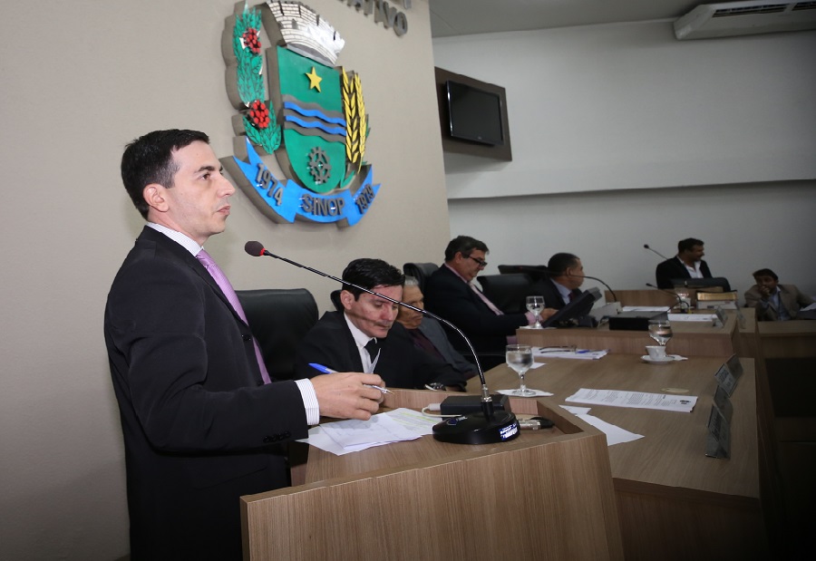 Fernando Assunção e vereadores cobram laudo do Inmetro atestando hidrômetros