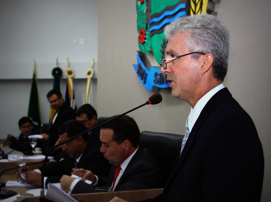 Francisco Specian Júnior reassume cargo e a liderança do prefeito na Câmara