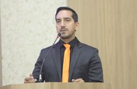 Gargantini solicita fechamento de valetões e recapeamento de ruas