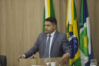 Gilsimar Silva solicita faixa elevada e manutenção viária em bairros de Sinop