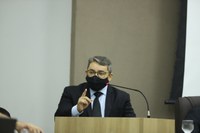 Hedvaldo concede título de cidadão a advogado escritor de Sinop