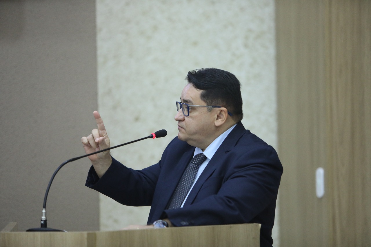 Hedvaldo Costa: aprovado projeto que proíbe material erótico nas escolas municipais
