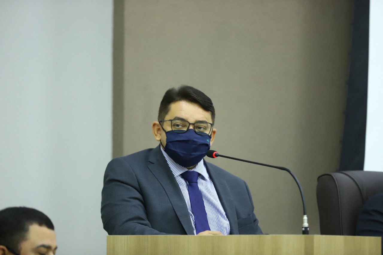 Hedvaldo solicita transporte escolar para alunos da Escola Militar