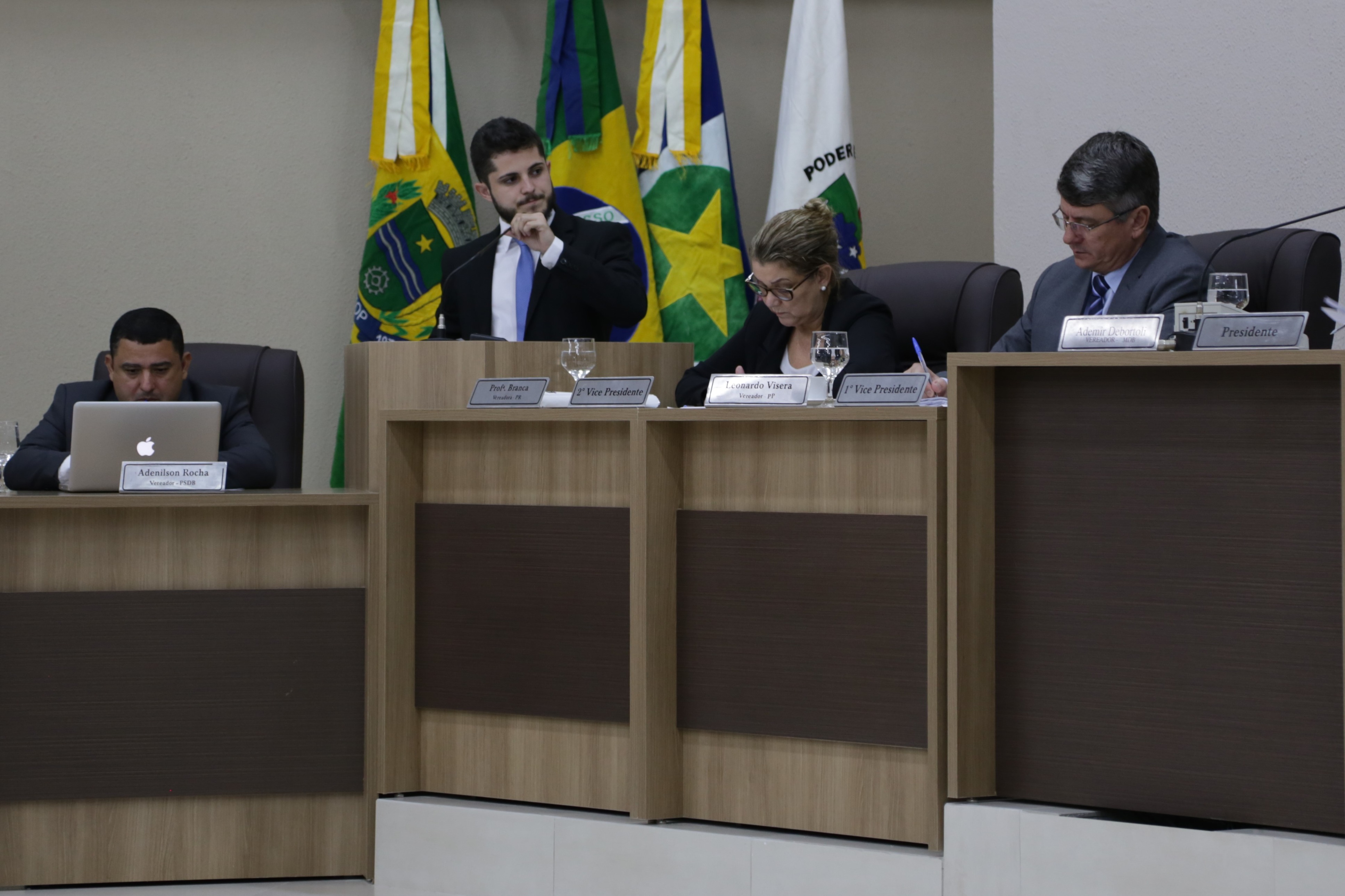 Ícaro Severo pede melhorias na iluminação pública em Sinop