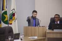 Ícaro Severo questiona obra de creche paralisada