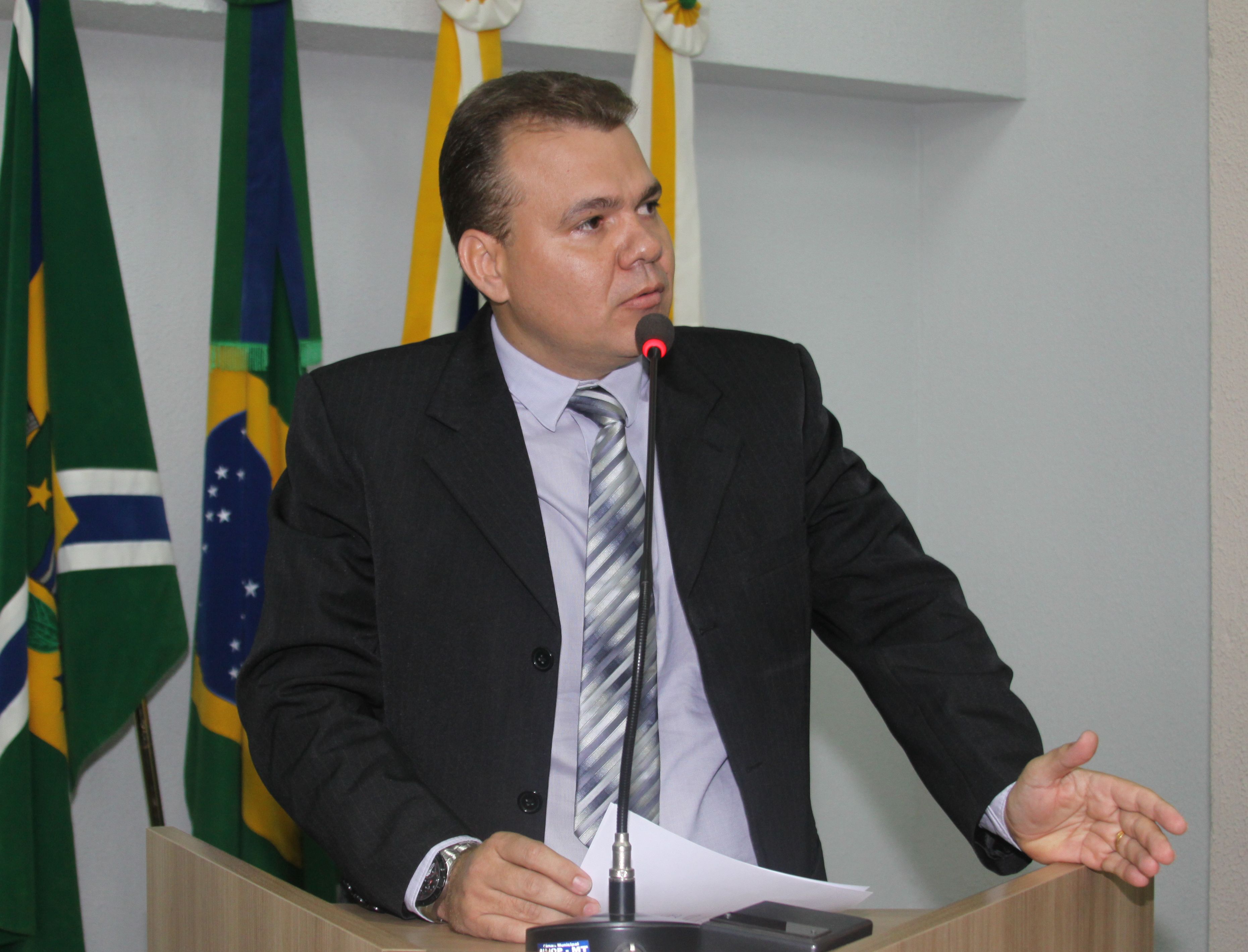 Vereador Betão solicita ao executivo troca de lâmpadas na avenida Alexandre Ferronato