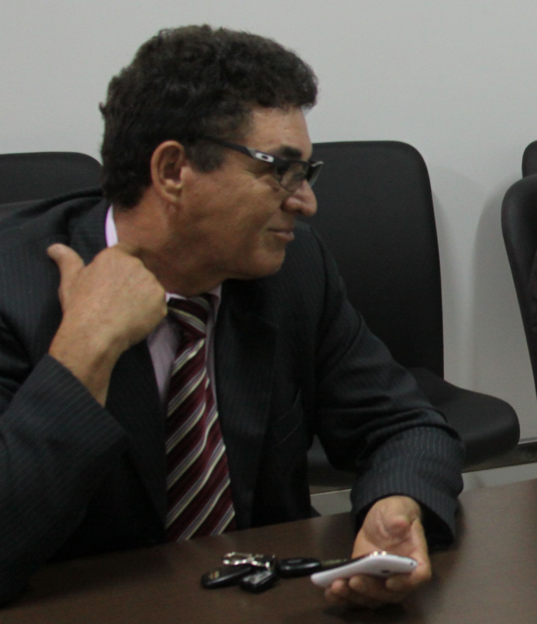 Jonas de Lima pede identificação da numeração de casas em postes de energia