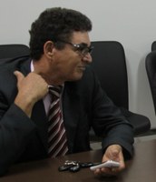 Jonas de Lima pede identificação da numeração de casas em postes de energia