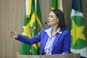 Juliana cobra asfaltamento em avenida lateral do cemitério Juliana cobra asfaltamento em avenida lateral do cemitério