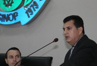 Julio Dias pede regulamentação de estacionamento na avenida dos Tarumãs