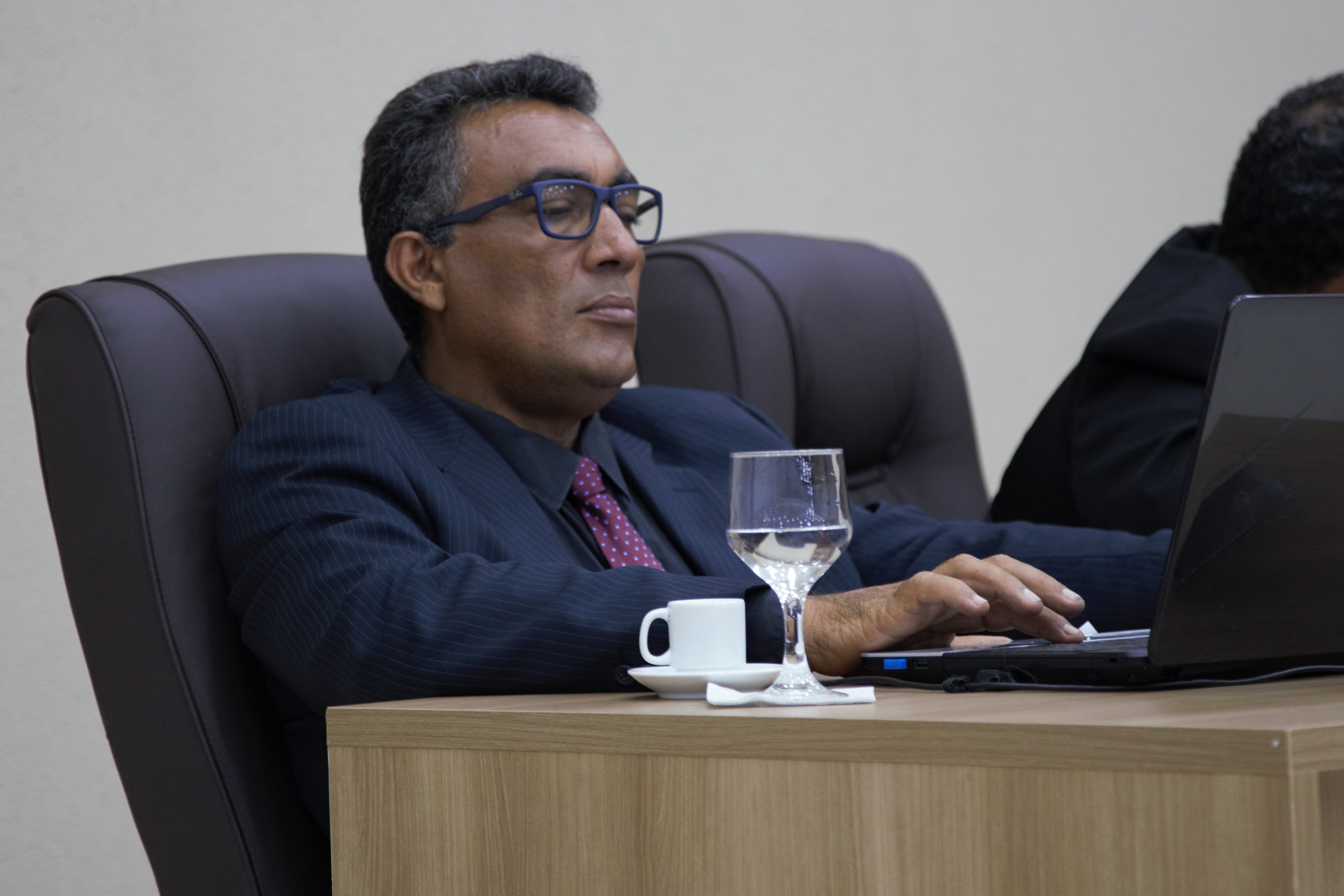 Lindomar Guida pede pintura de meio-fio no Boa Esperança