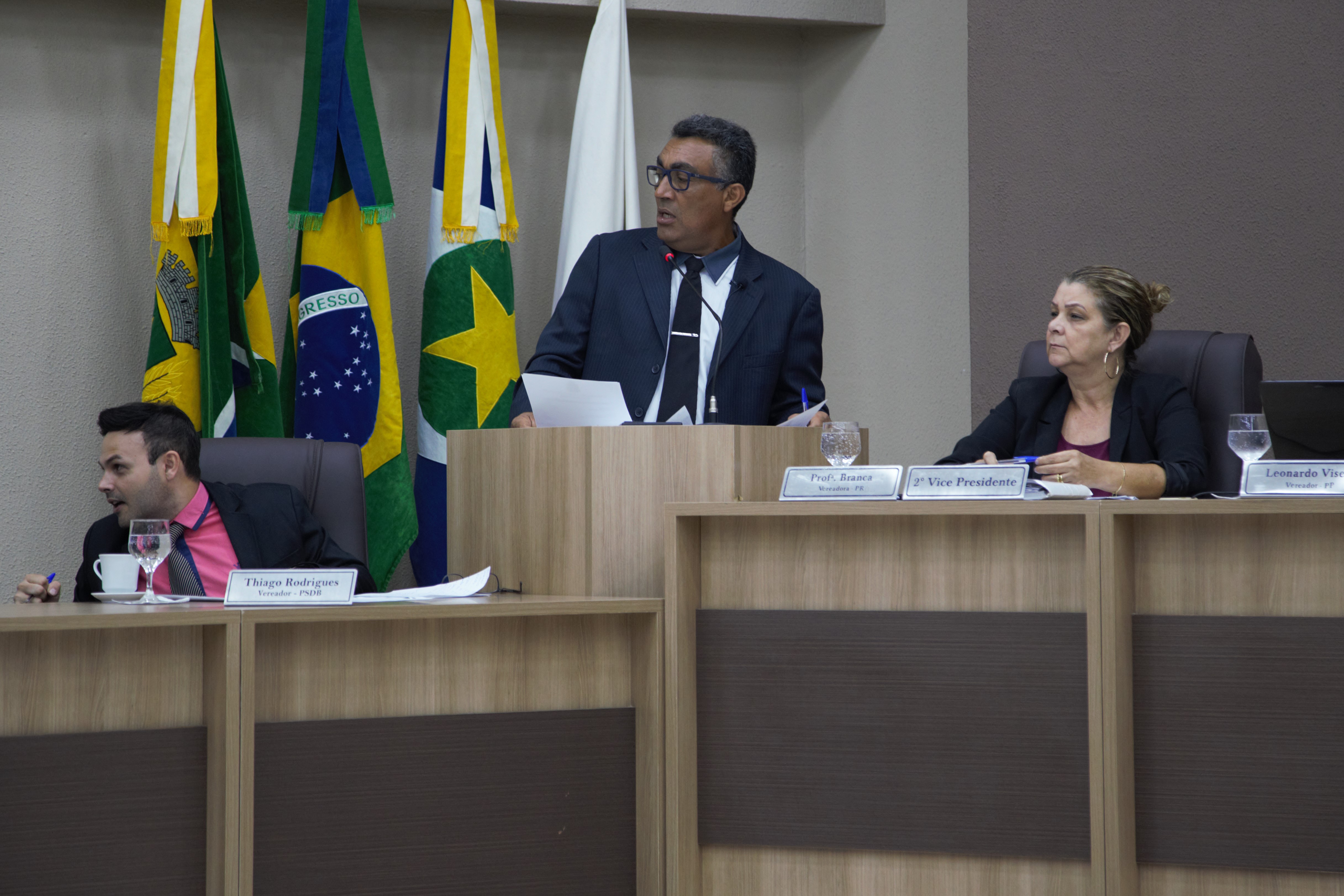 Lindomar Guida solicita instalação de faixas de trânsito elevadas