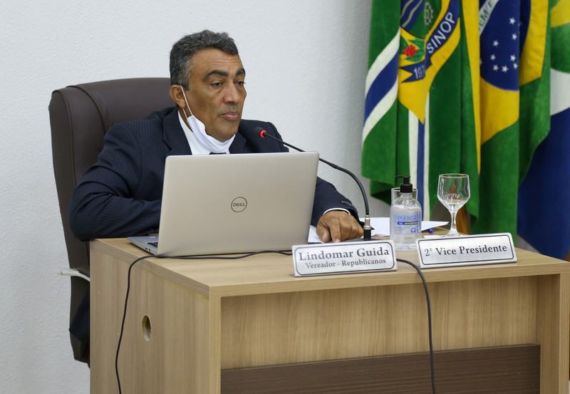 Lindomar Guida solicita repintura em postes do Boa Esperança