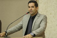 Moisés apresenta demandas para as secretarias de Trânsito e de Obras