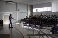 Palestra sobre as drogas reune estudantes durante a sessão mirim na Câmara