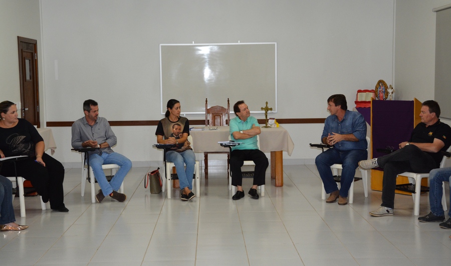 Paróquia discute com vereadores e instituições ações de combate a violência em Sinop