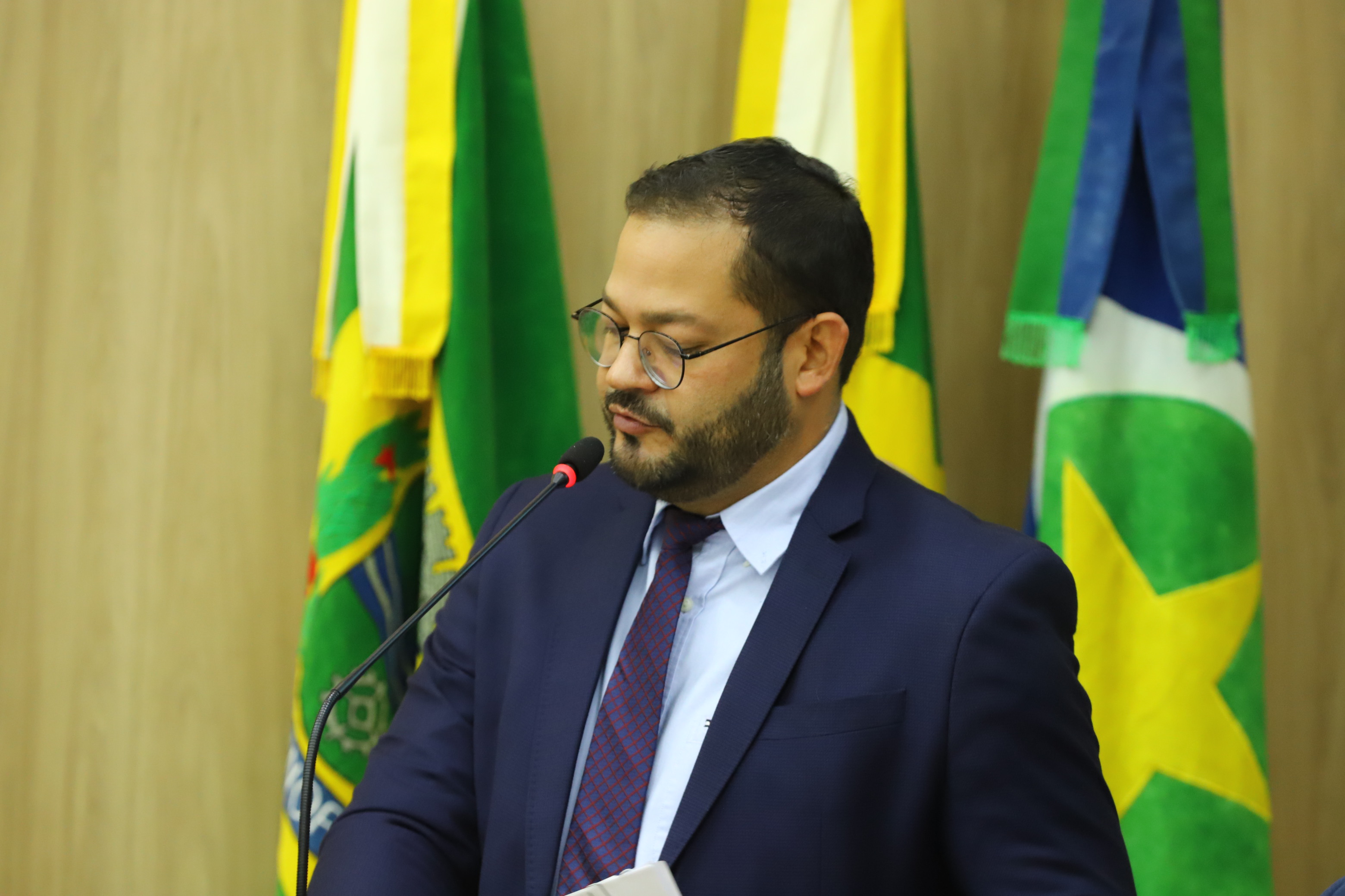 Paulinho apresenta indicações: Implantação de redutor de velocidade e programa de caçambas comunitárias