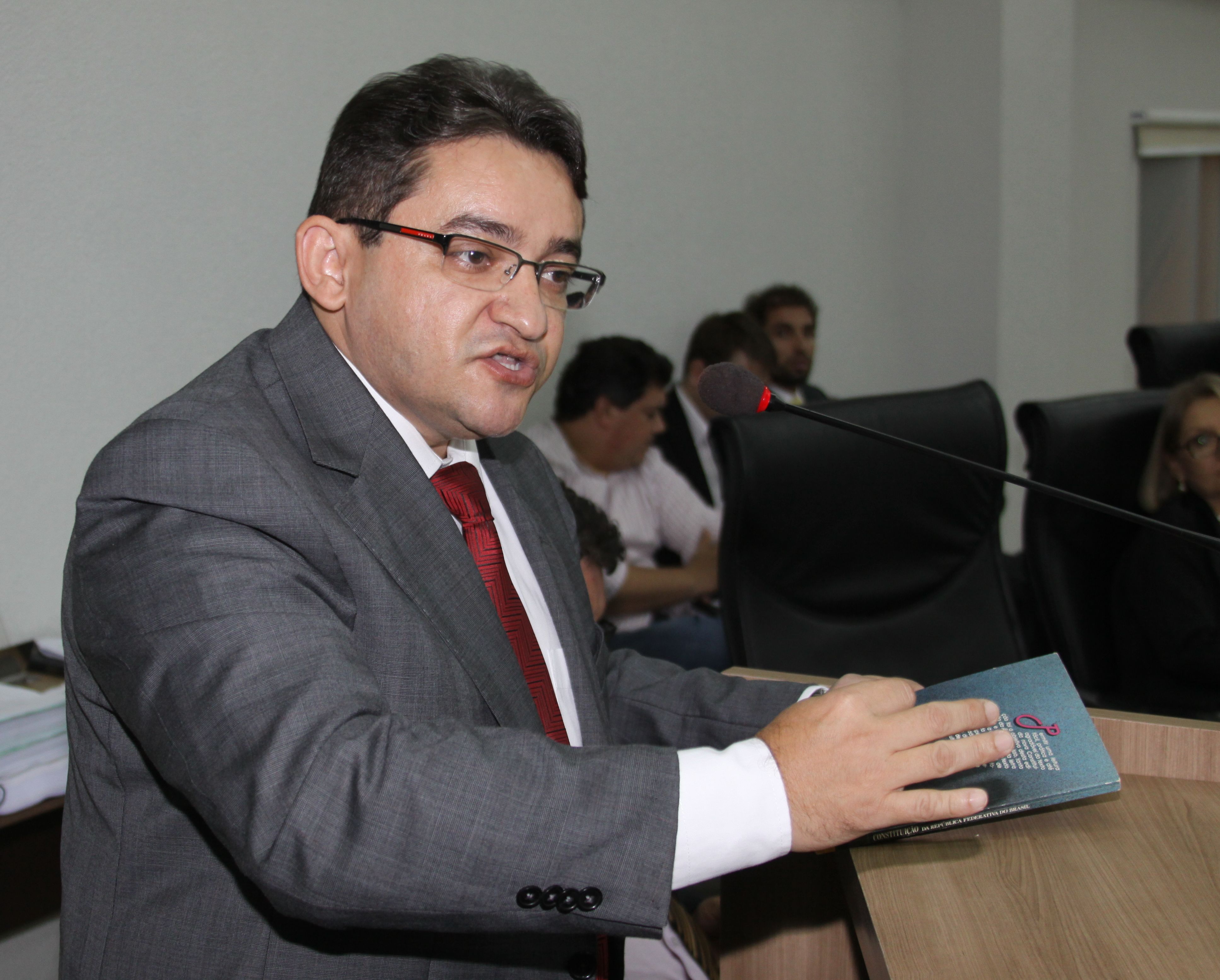 Professor Hedvaldo pede construção de praça e academia no Gente Feliz