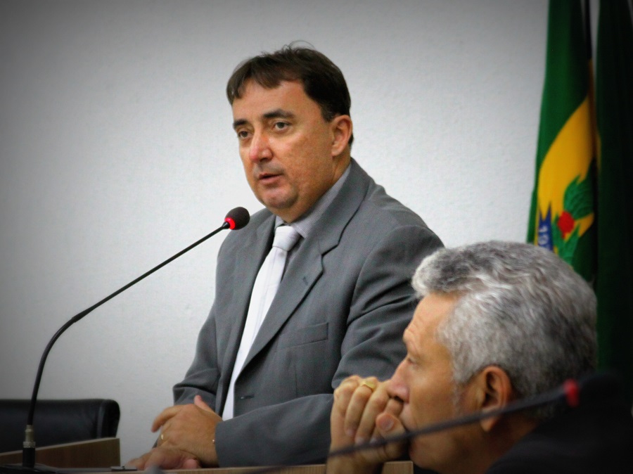 Professor Wollgran aponta problemas com iluminação em vários pontos