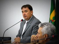 Professor Wollgran aponta problemas com iluminação em vários pontos