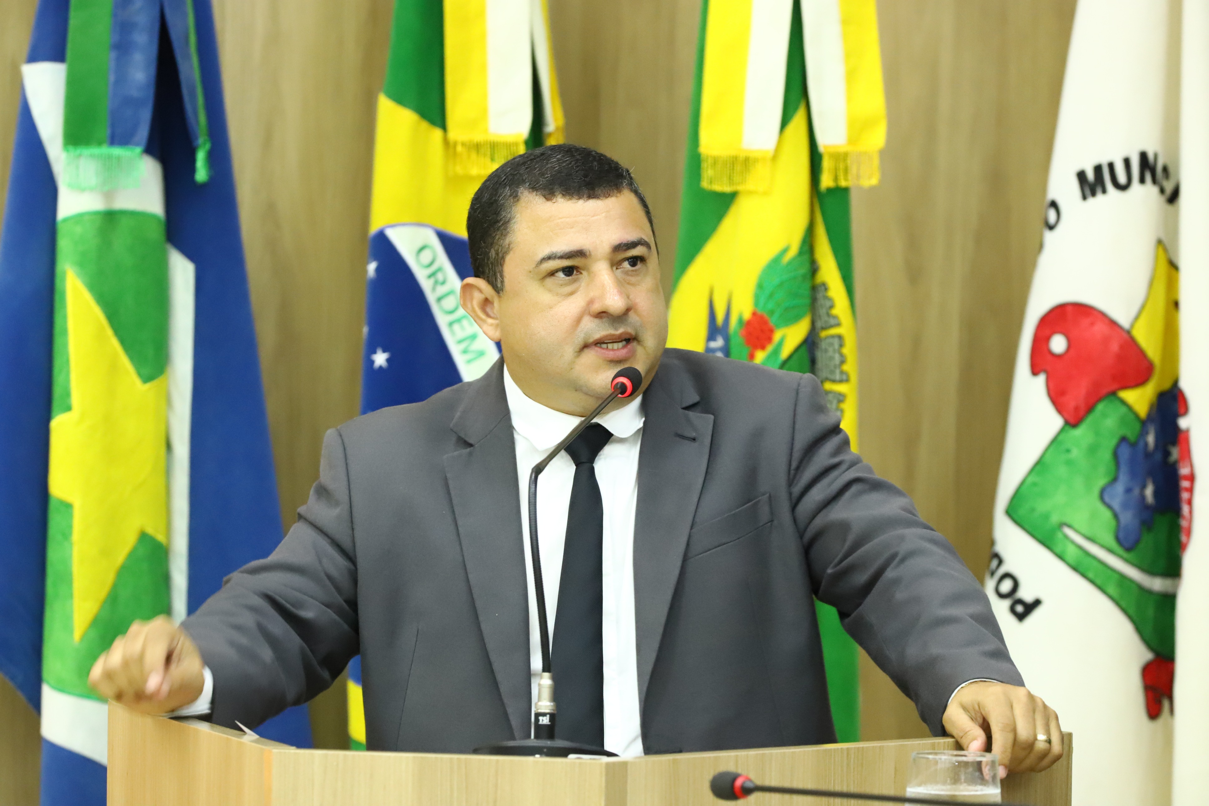 Projeto de Adenilson estabelece regras para transição de Prefeitura