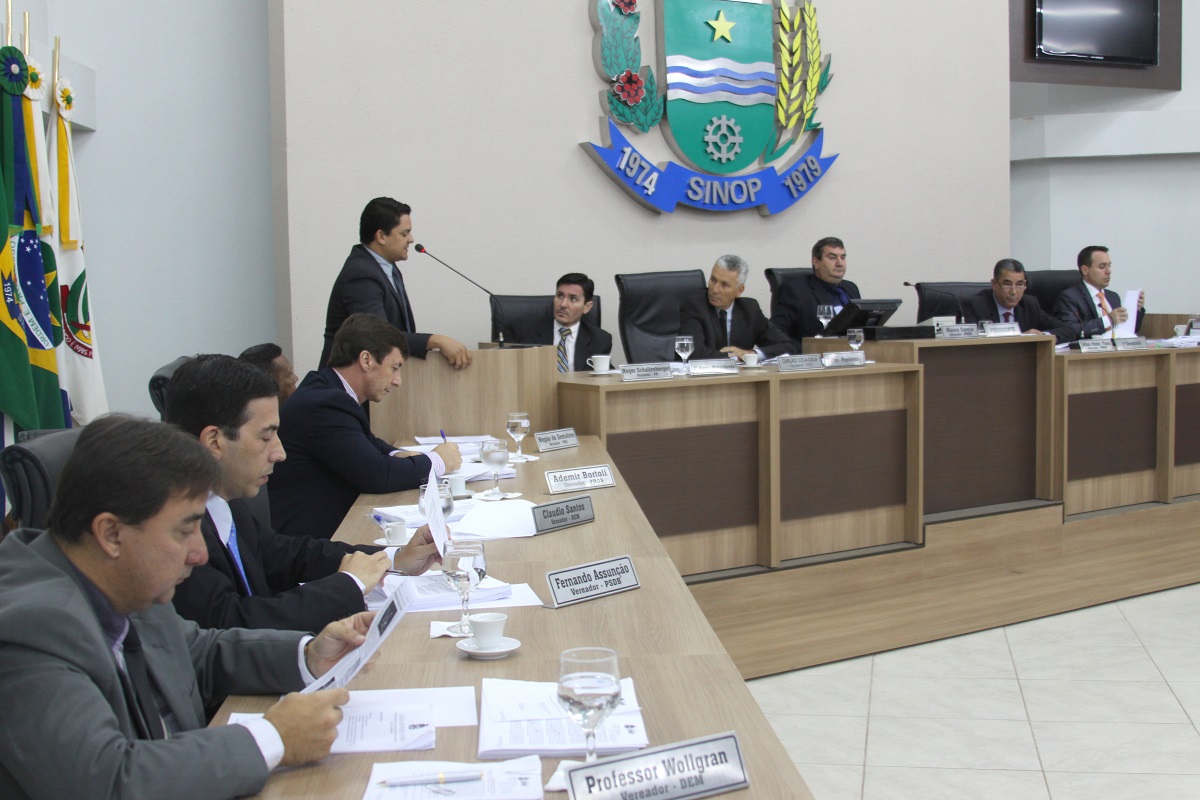 Projetos visam campanha para economia de água e qualificação de motoristas