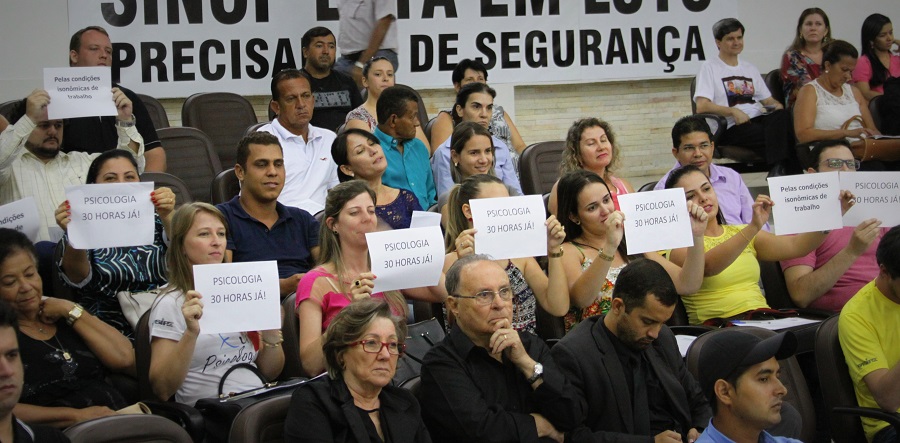 Psicólogos acompanham votação que normatiza carga horária da categoria